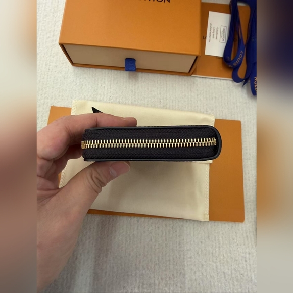 Louis Vuitton Zippy Coin Purse - Picture 7 of 16